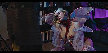 Actress - Elle Fanning: Movie - Margos Got Money Troubles